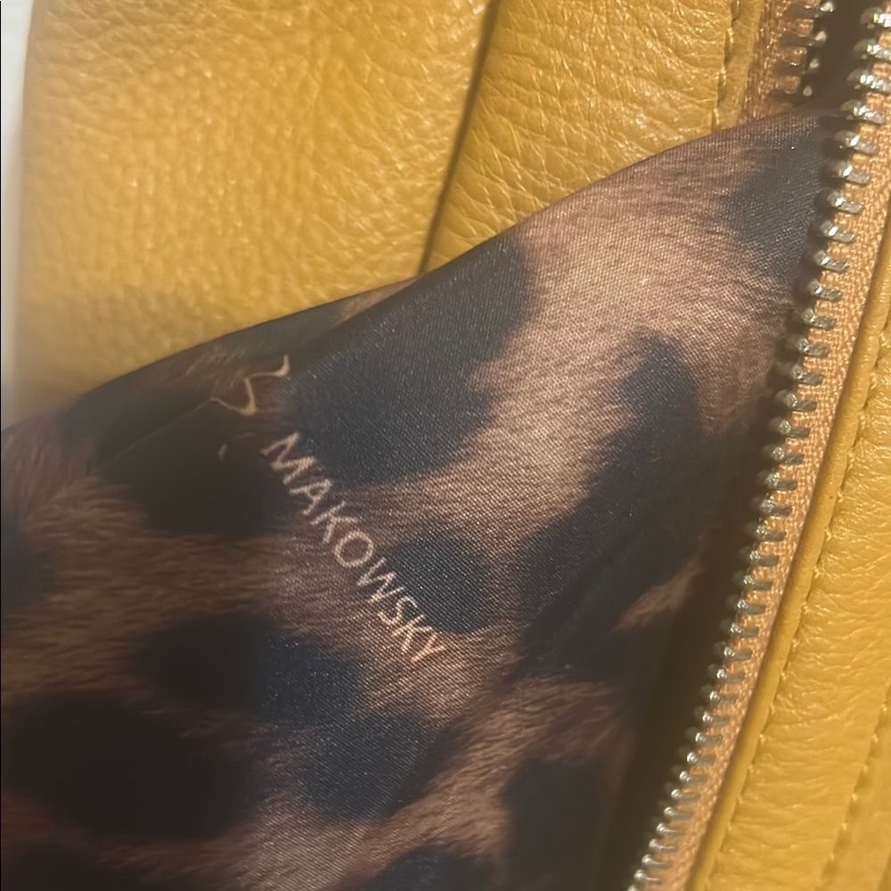 B makowski Elegant mustard yellow  Leather Tote Bag - Picture 4 of 16